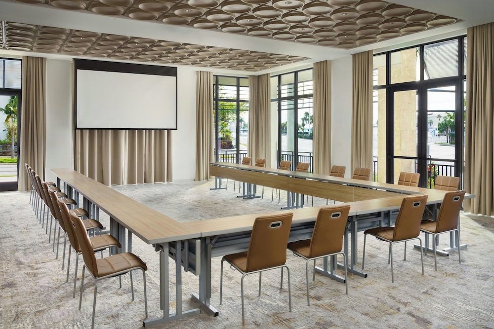 AC Hotel by Marriott Naples 5th Avenue - photo 62