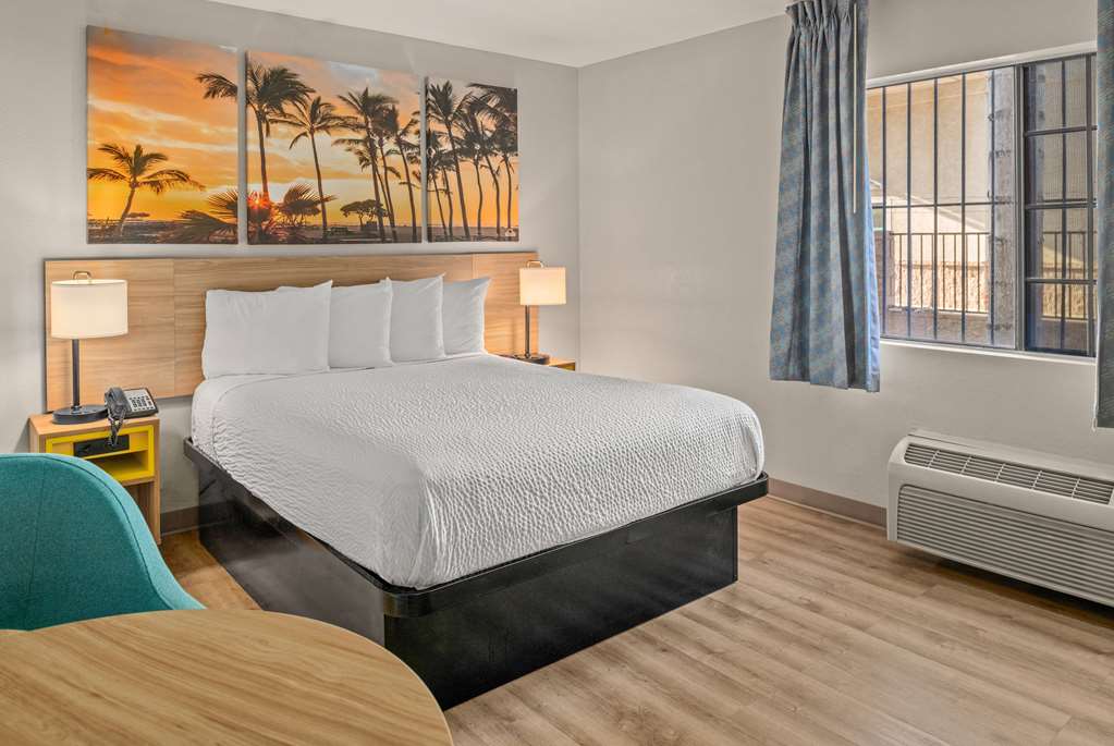 Days Inn & Suites by Wyndham Artesia - photo 21