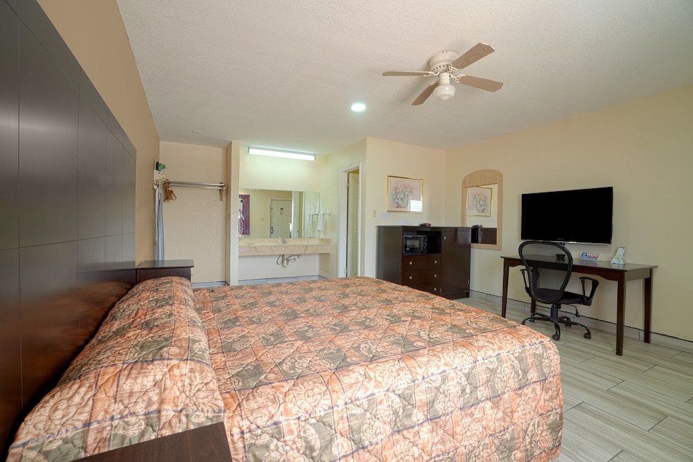 Texas Inn San Benito near Harlingen - photo 17