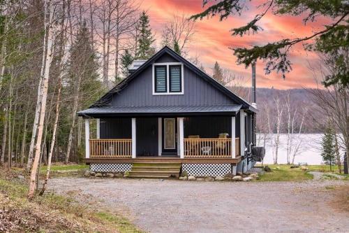 Ultimate Lakeview Retreat Hot Tub Paddle & Play in Bancroft, Canada