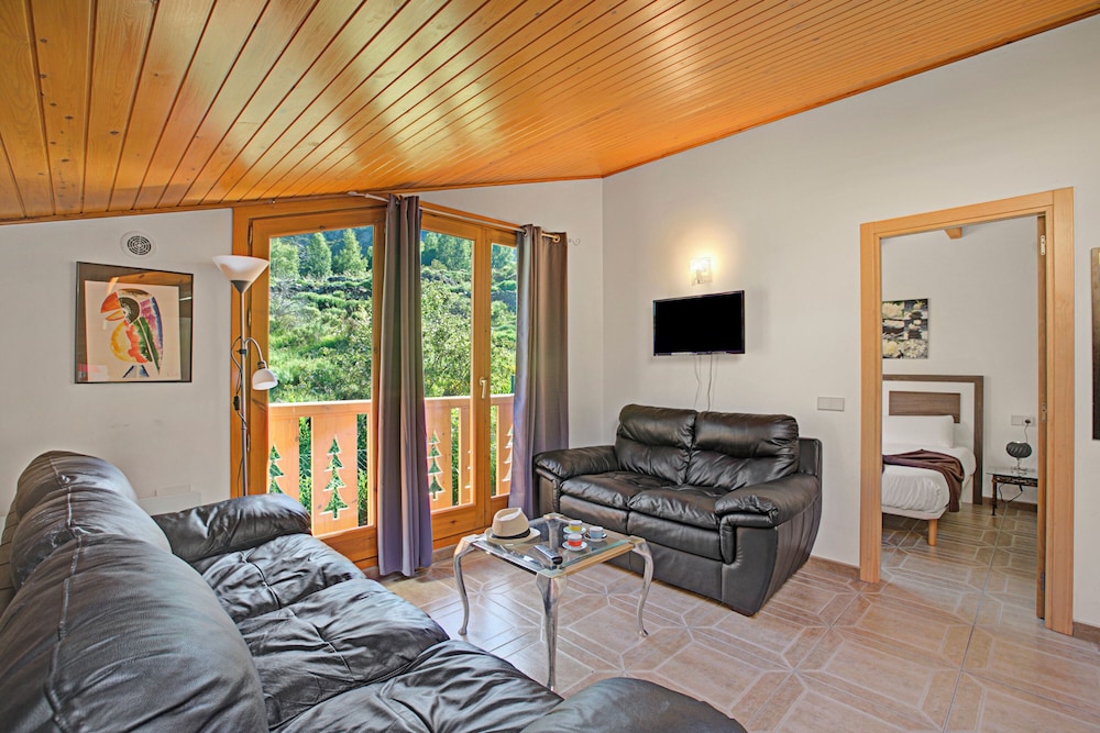 El Tarter Spacious Ski Apartment — 4-Star Luxury Hotel in El Tarter, Andorra