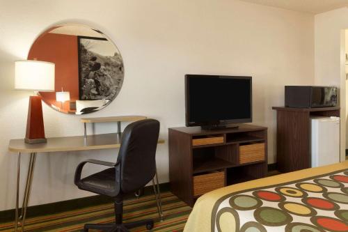 Super 8 By Wyndham Woodward - photo 3