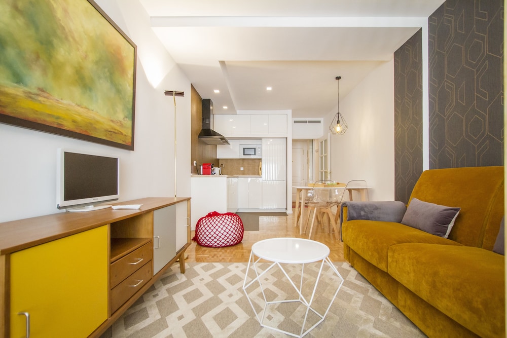 UD Apartments Atocha Stylish with pool Madrid hotel