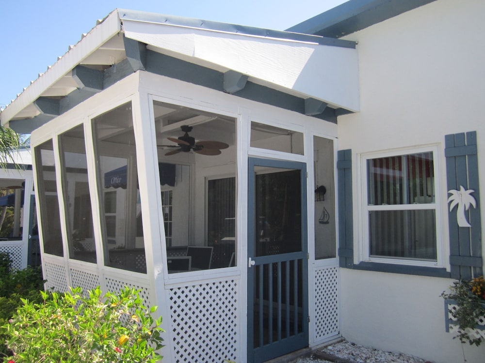 Tropical Winds Motel & Cottages - photo 76