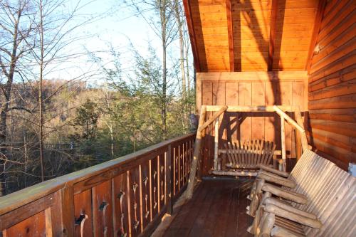 Knotty By Nature — 4-Star Luxury Hotel in Gatlinburg, United States