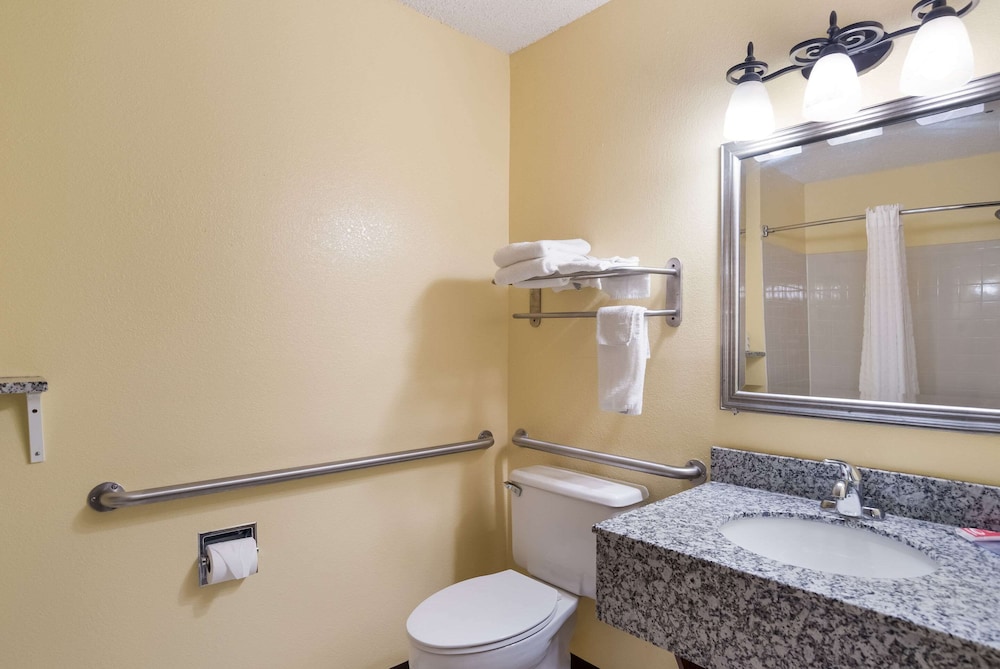 Econo Lodge Spotsylvania Town Center - photo 49