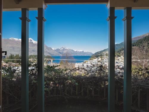 McAlister House Queenstown Holiday Home — 4-Star Luxury Hotel in Queenstown, New Zealand