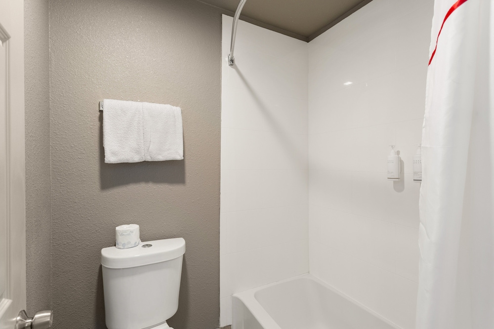 Red Roof Inn Redding - photo 26