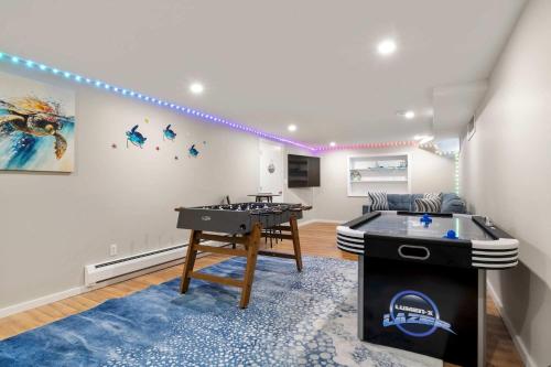 Incredible Family Escape Game Room Waterfront in Barnstable, United States