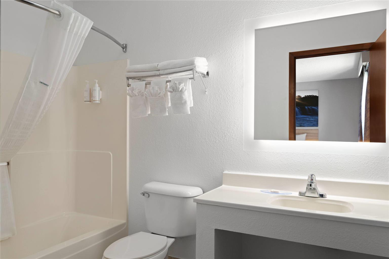Days Inn by Wyndham Jamestown - photo 22