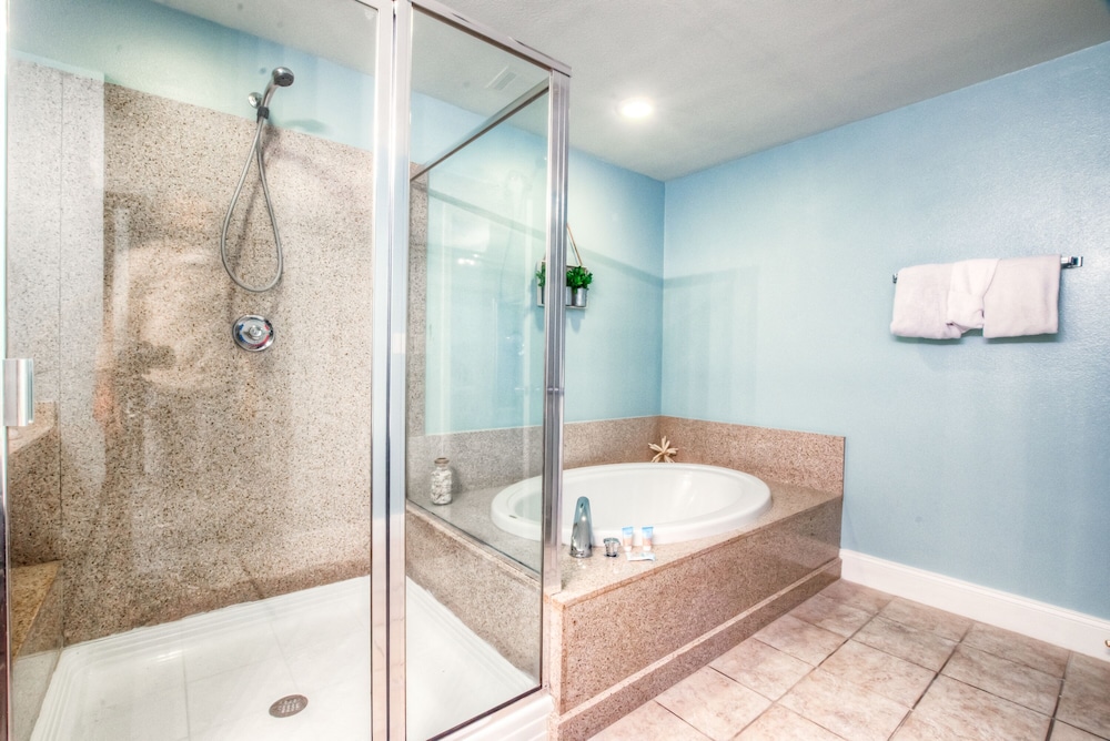 Laketown Wharf Resort by Aneliya's Rentals - photo 742