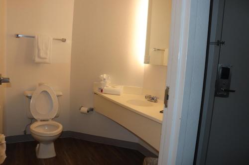 Howard Johnson by Wyndham Tifton GA I 75 - photo 51