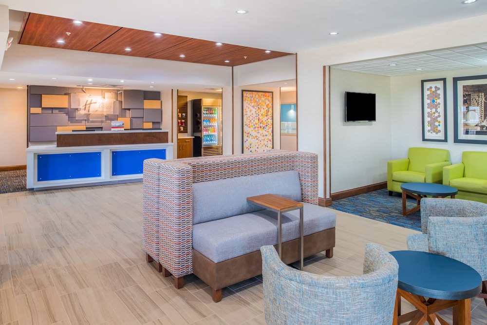 Holiday Inn Express Hotel & Suites Bismarck by IHG - photo 32