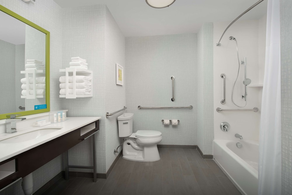 Hampton Inn & Suites Charlotte Airport Lake Pointe - photo 18