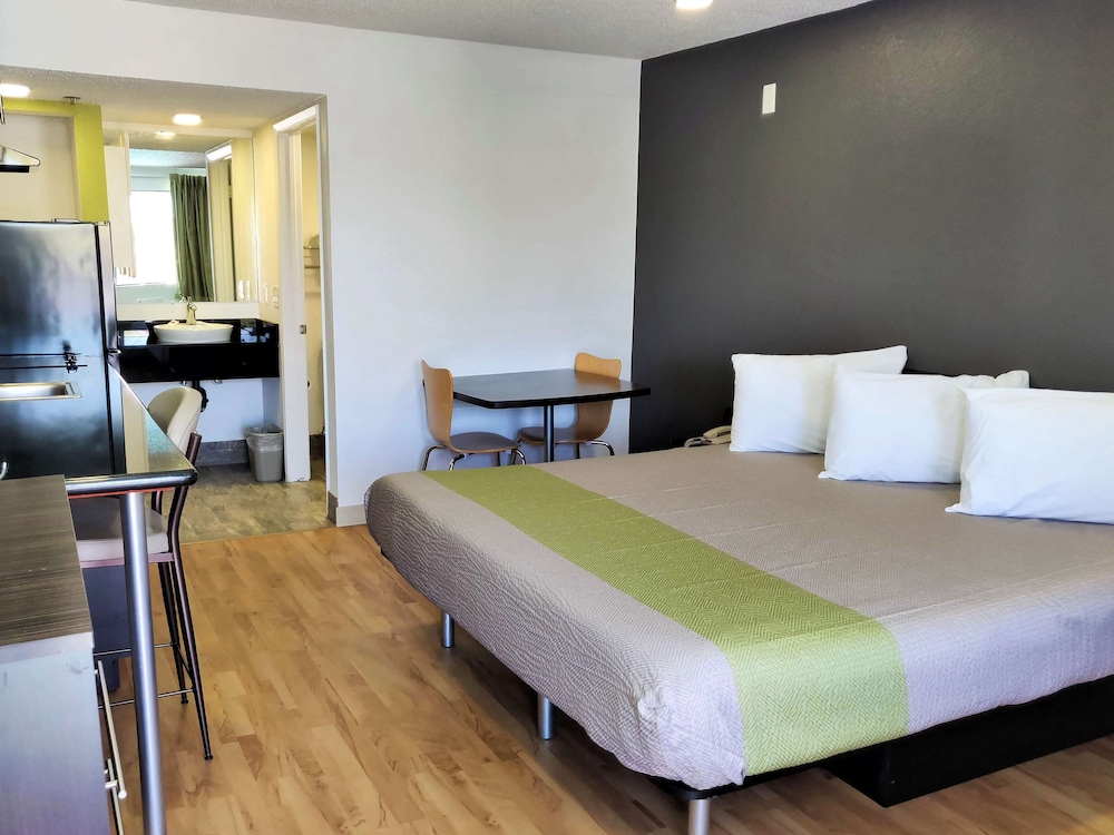 Studio 6 Fresno CA Extended Stay - photo 14