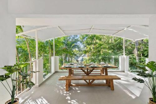 Belle Escapes Sandpipers Beach House — 4-Star Luxury Hotel in Palm Cove, Australia