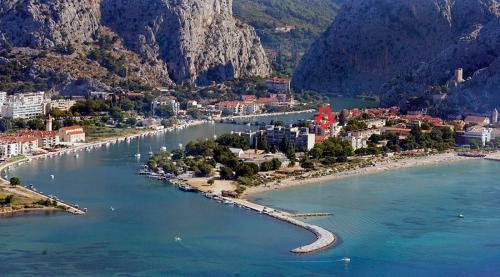 Newly renovated apartment ''Marin'' in the center — 4-Star Luxury Hotel in Omis, Croatia