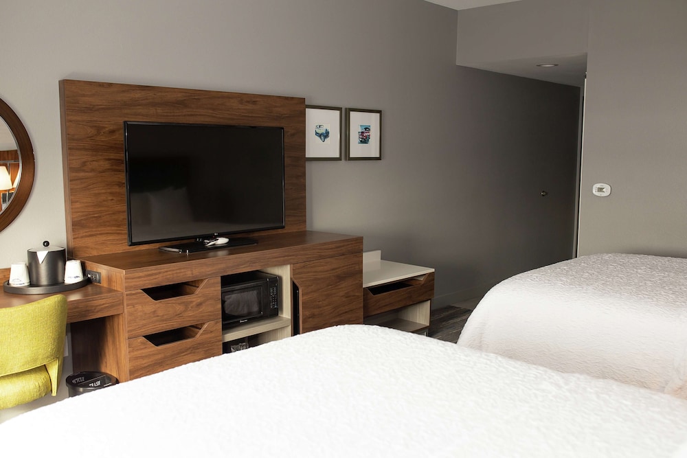 Hampton Inn & Suites Dundee - photo 16