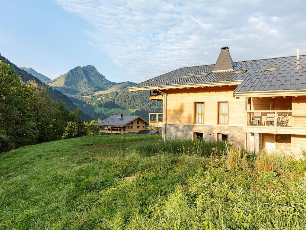 Apartment in France Near Scenic Mountains — 4-Star Luxury Hotel in Abondance, France