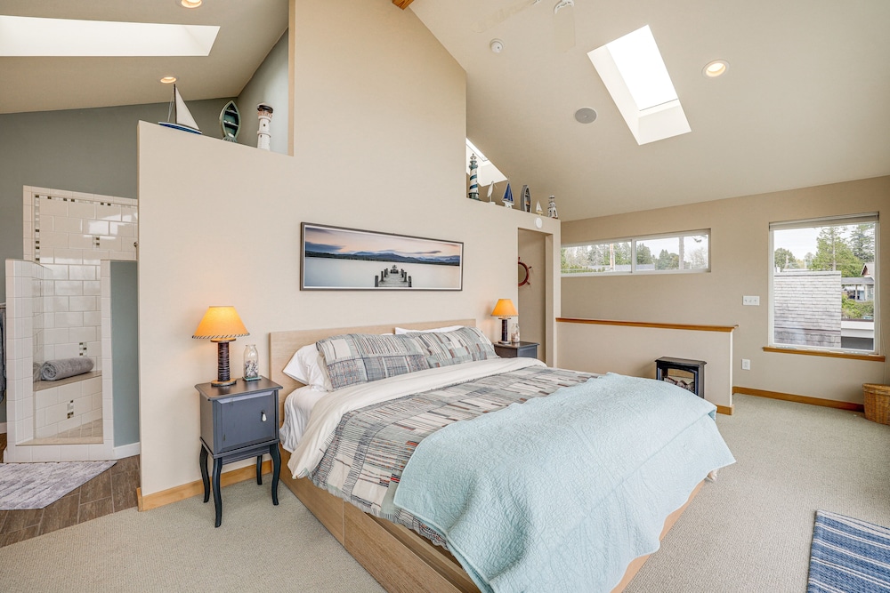 Beautiful Birch Bay Retreat W Deck Fire Pit — Blaine