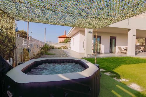 Blue Lagoon Villa — 4-Star Luxury Hotel in Stavros, Greece