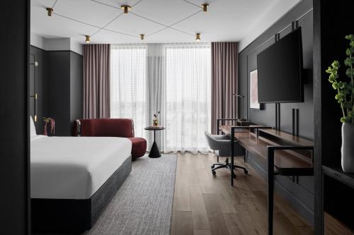 Renaissance Milwaukee West Hotel - photo 7