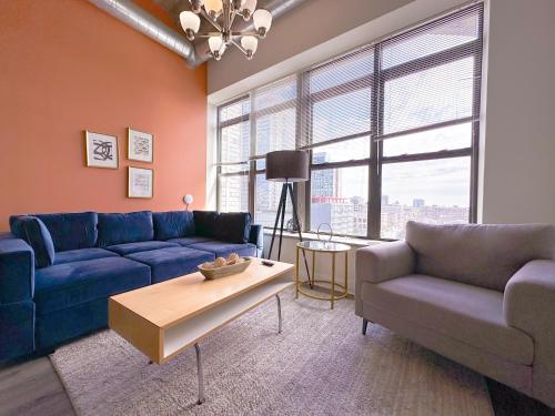 Modern 2BR Stay in South Loop with Optional Parking & Gym Access Near Museum Campus & Grant Park — 4-Star Luxury Hotel in Chicago, United States