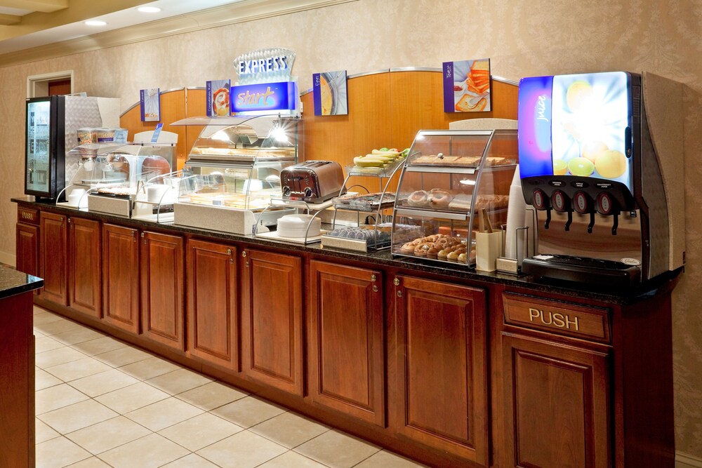 Holiday Inn Express Suites Clifton Park by IHG - photo 39