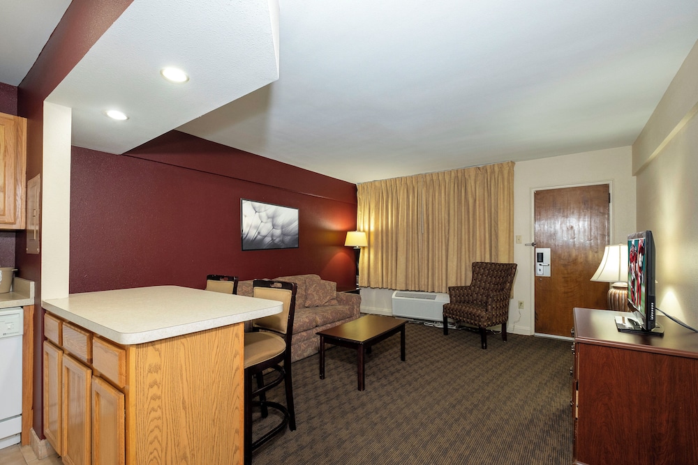 Red Roof Inn & Suites Hazleton - photo 30