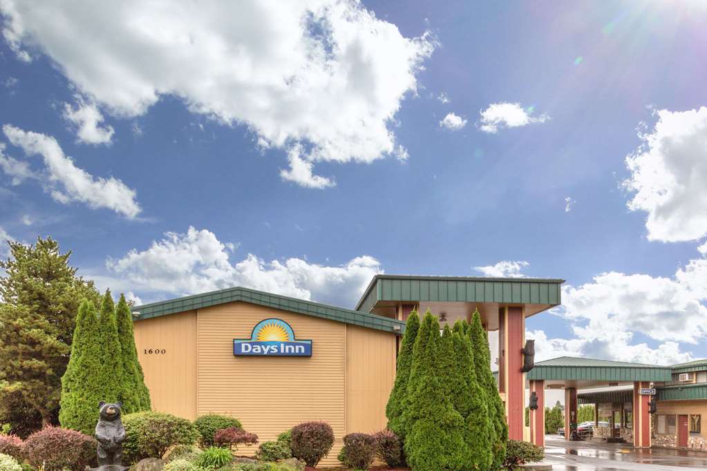 Days Inn by Wyndham Black Bear - photo 2