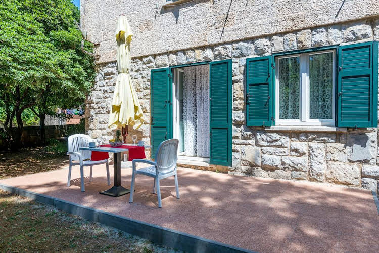 Avenue Apartment
