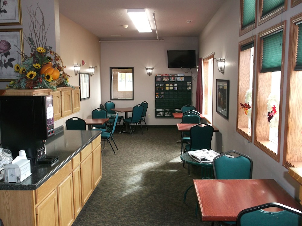 De Smet Super Deluxe Inn and Suites - photo 29
