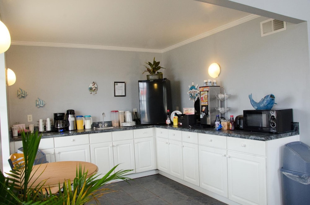 Key West Inn Childersburg - photo 31