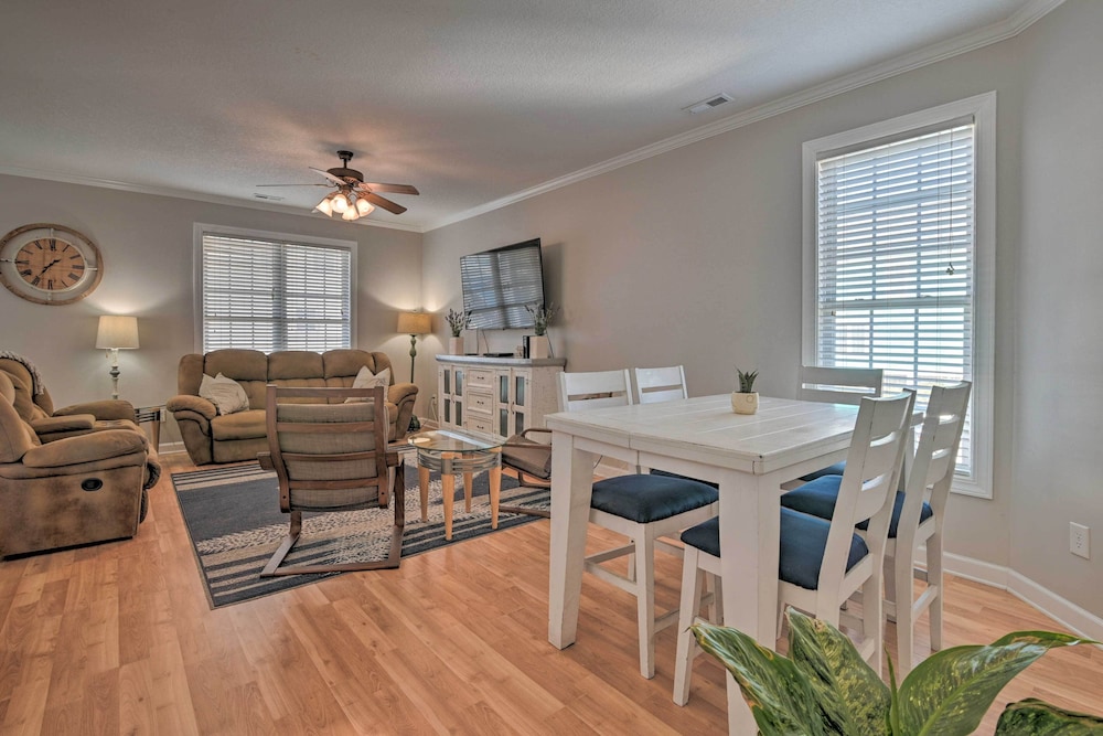 Large Home with Hot Tub and Pool 500 ft to the Beach — 4-Star Luxury Hotel in Myrtle Beach, United States