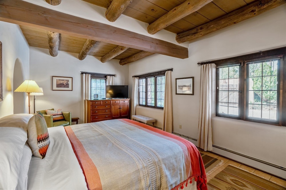 Garcia St. Adobe Historic District Close to Canyon Road Three Master Bedrooms Great Outdoor Space - photo 64