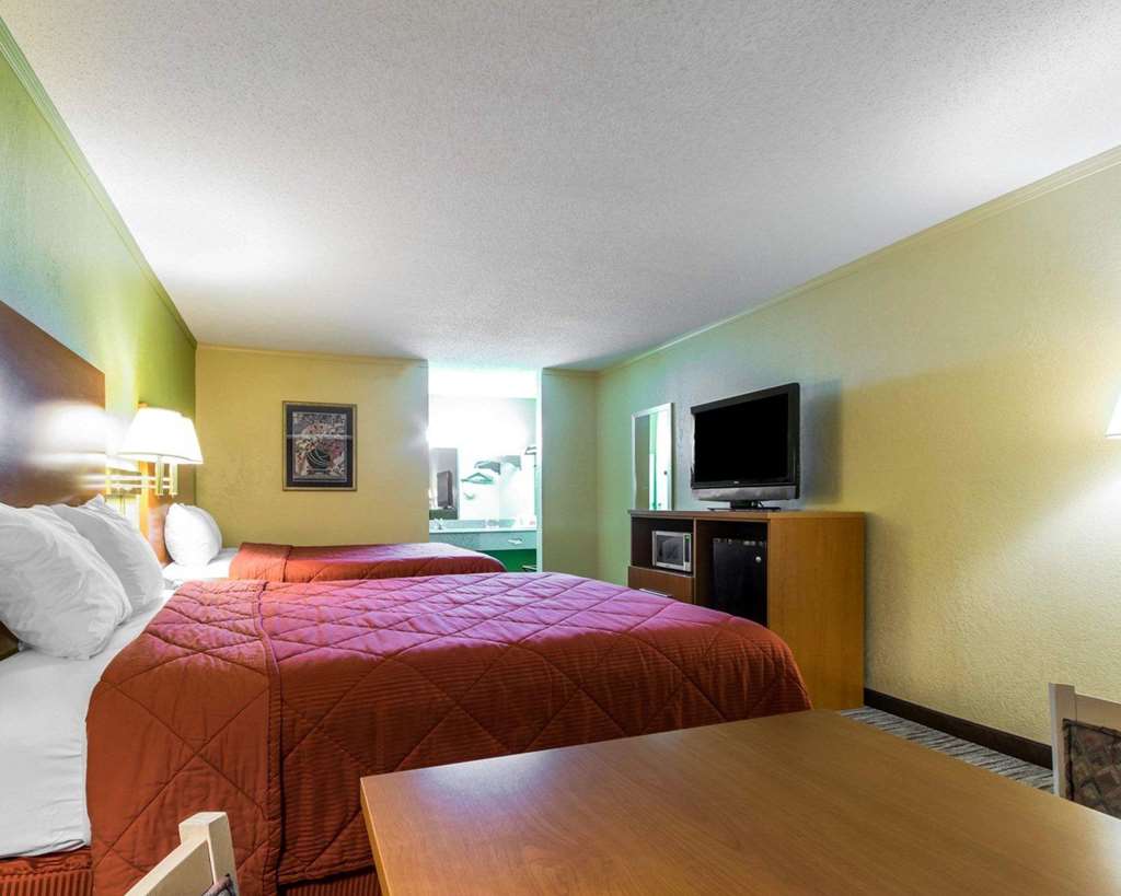 Econo Lodge Franklin South - photo 15