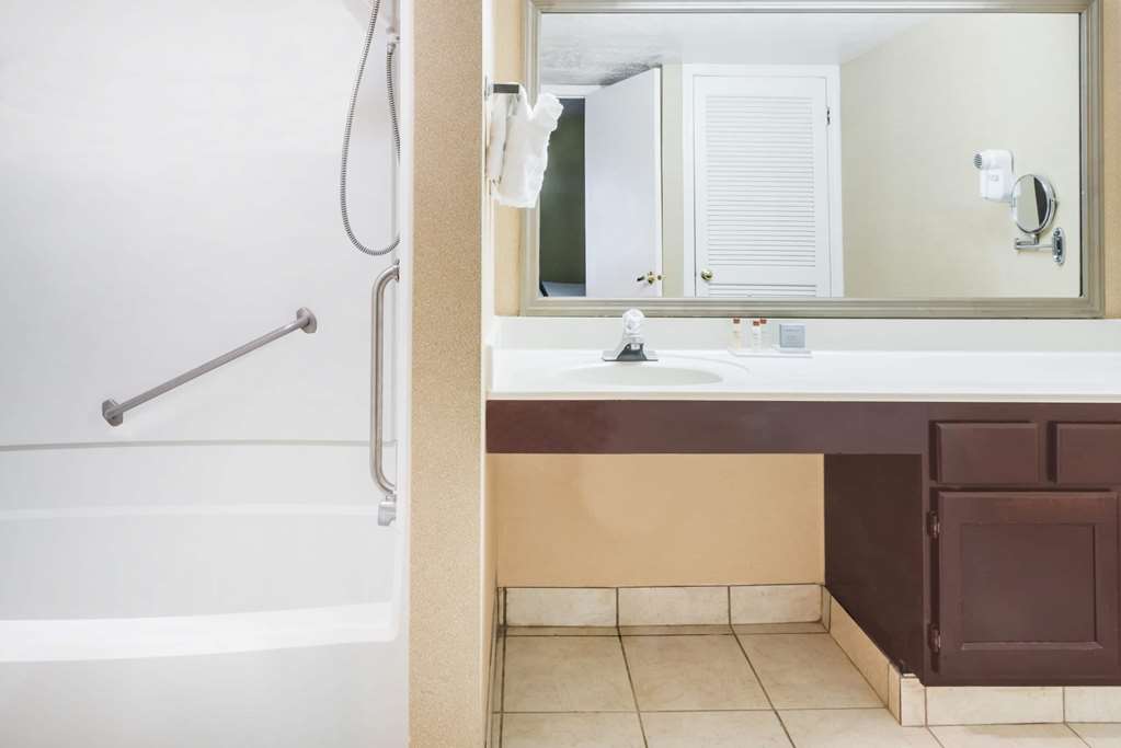 Hawthorn Extended Stay by Wyndham Columbus North - photo 6