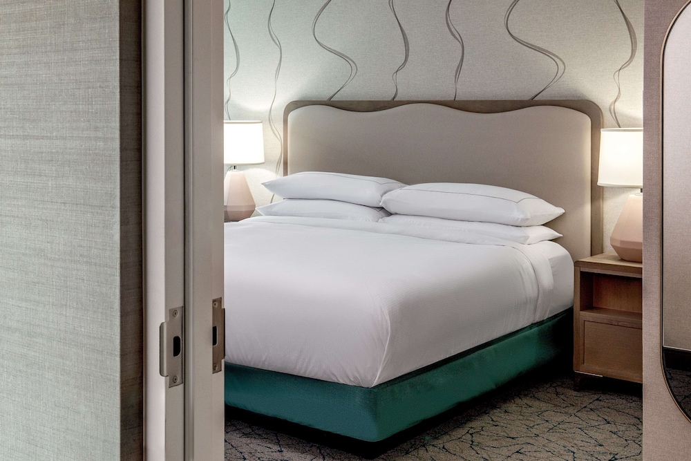 DoubleTree by Hilton Chicago North Shore Conference Center - photo 15