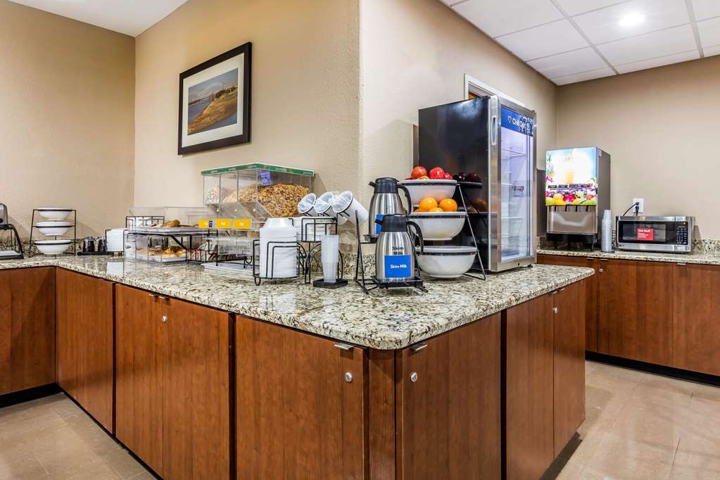 Comfort Inn & Suites Airport American Way - photo 31