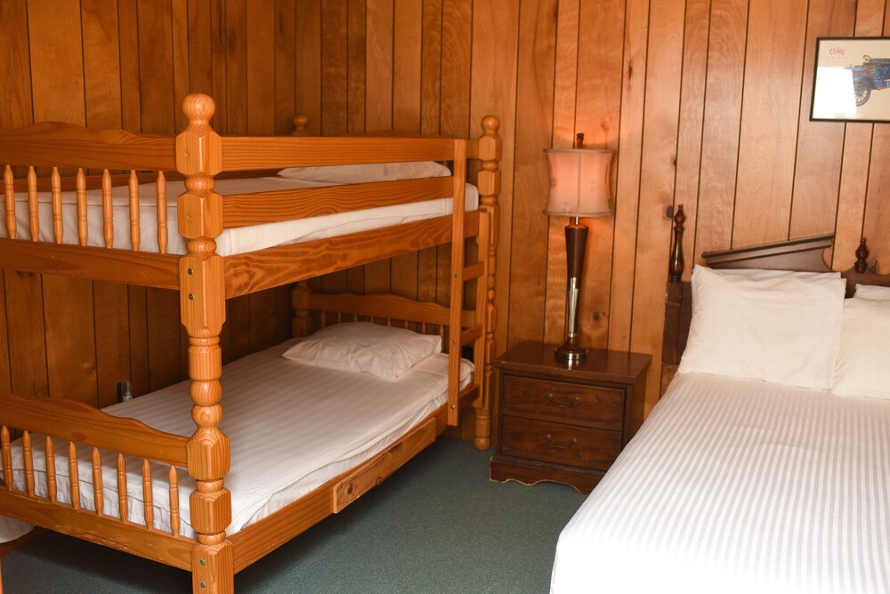 Chestnut Grove Resort - photo 10