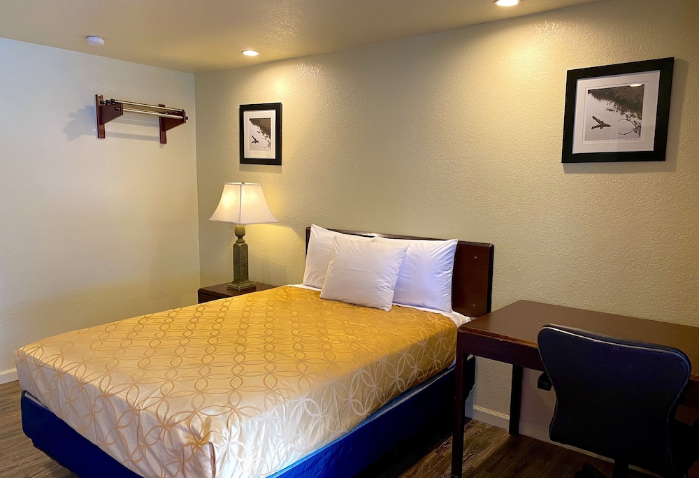 Whistling Pines Daily & Extended Stay Elizabeth City - photo 13