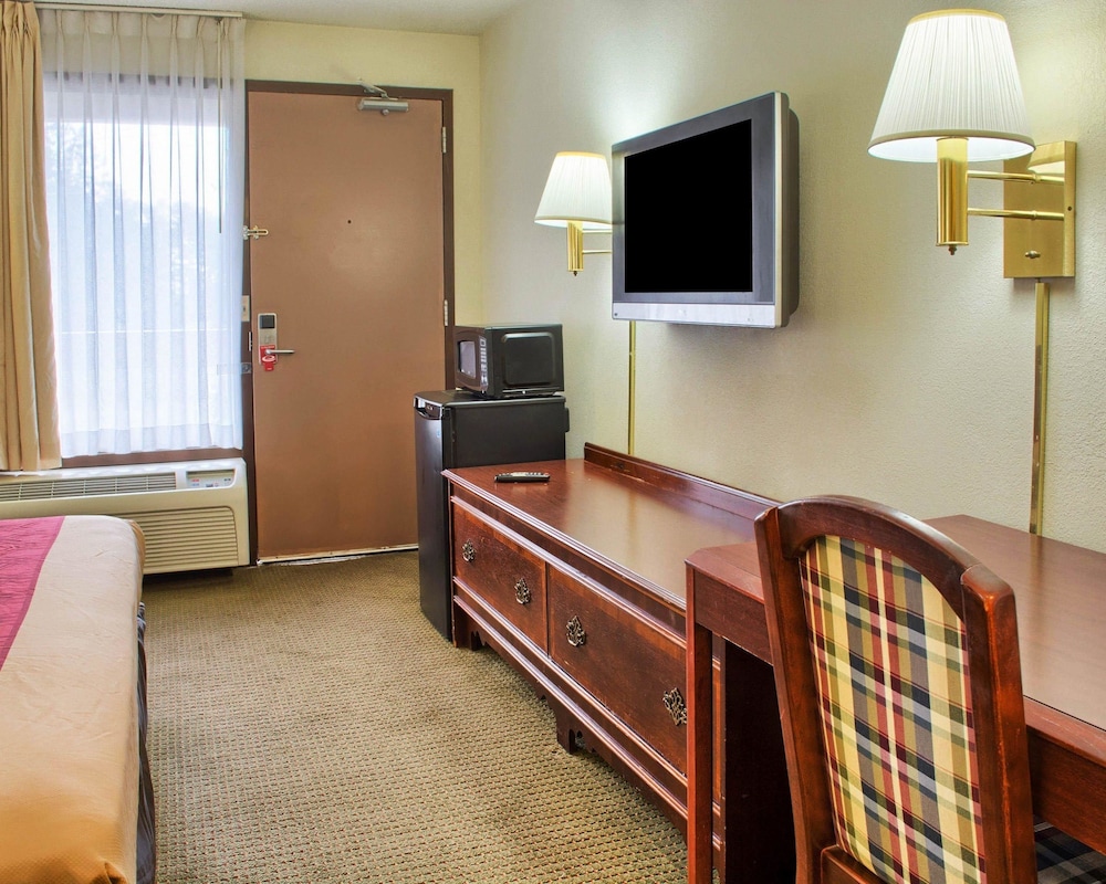 Econo Lodge Richmond VA - photo 13