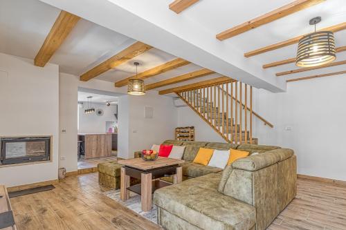 Holiday House Lena — 4-Star Luxury Hotel in Visignano, Croatia
