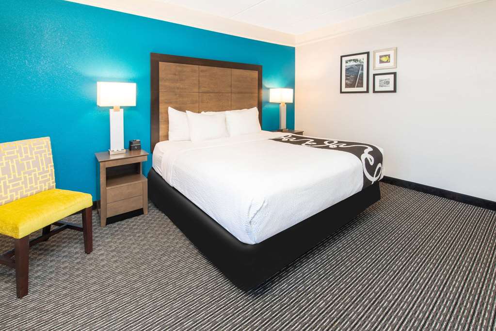 La Quinta Inn & Suites by Wyndham Tampa Brandon Regency Park - photo 20