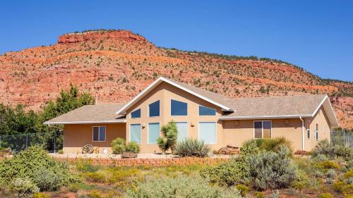 Starzz Ranch Kanab UT Vacation Home Red Rock Views — 4-Star Luxury Hotel in Kanab, United States
