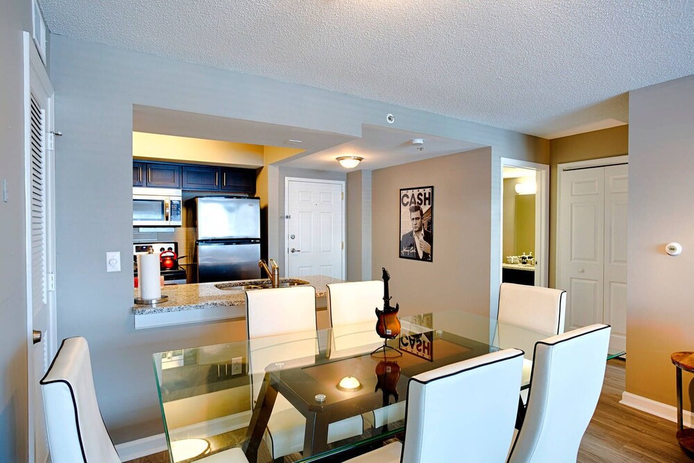 Skyline Suite with Penthouse & Rooftop Deck 6BR by Maddox Hotel - photo 33