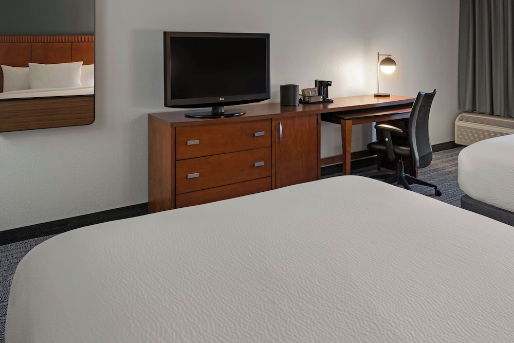 Courtyard by Marriott Anaheim Buena Park - photo 10