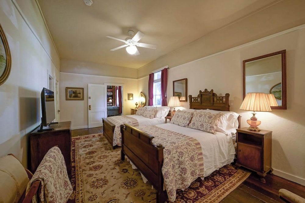 Weaverville Hotel - photo 35