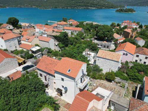 ENA Kuća za odmor — hotel in Ston