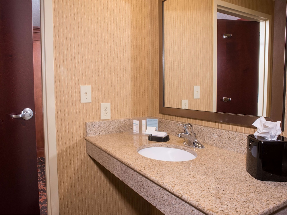 Hampton Inn & Suites Woodstock VA - photo 45